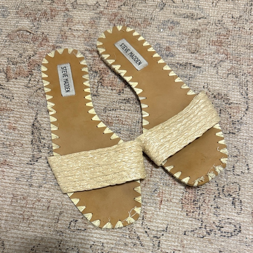 Steve Madden Rafia Flat Sandals Size 8